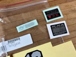 Fox Decal Kit 36 2021 P-SE Gray Logo / Matte Black -Reverse Verkäufe IMG 5583