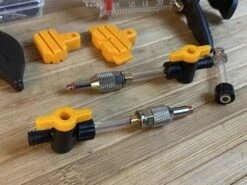 Jagwire Elite Bleed Profi Entlüftungskit Mineralöl 17 Jagwire Elite Bleed Profi Entlüftungskit Mineralöl -Reverse Verkäufe IMG 5649