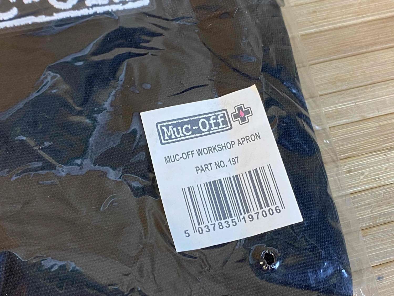Muc-Off Muc Off Apron Arbeitsschürze / Werkstattschürze 8 Muc-Off Muc Off Apron Arbeitsschürze / Werkstattschürze – Bild 6