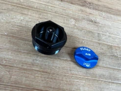 Fox 32 2018 Topcap Assy Schwarz Float -Reverse Verkäufe IMG 5819 1f4b3cc5 e632 44ee a867 4a52765be89f