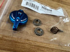 Fox 2020 Grip Versteller Blau Topcap Interface Parts 34 / 36 / 38 -Reverse Verkäufe IMG 5825 5f21c479 83ad 4bc8 be06 e5a2498aad0b