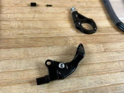 Race Face Aeffect R 1x Seatpost Lever / Hebel Schwarz -Reverse Verkäufe IMG 5883 2e242a98 ad00 42e6 81a5 5d0858cba5d2