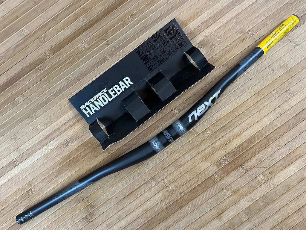 Race Face Next 31,8mm Carbon Lenker Grey 3 Race Face Next 31,8mm Carbon Lenker Grey