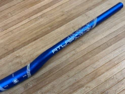 Race Face Atlas Lenker Blue 785mm / 31,8mm -Reverse Verkäufe IMG 5896 43d263b3 c8e9 45d0 8bde dbe22a82e42f