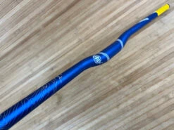 Race Face Atlas Lenker Blue 785mm / 31,8mm -Reverse Verkäufe IMG 5898 ce4f3ad6 ec57 416b 9f0b db0ff100ce51