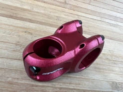 Spank Spoon 350 Stem / Vorbau Rot 45mm / 35mm -Reverse Verkäufe IMG 5935 e25f37be 8595 4c3a b5b5 dfbb5fc686fe