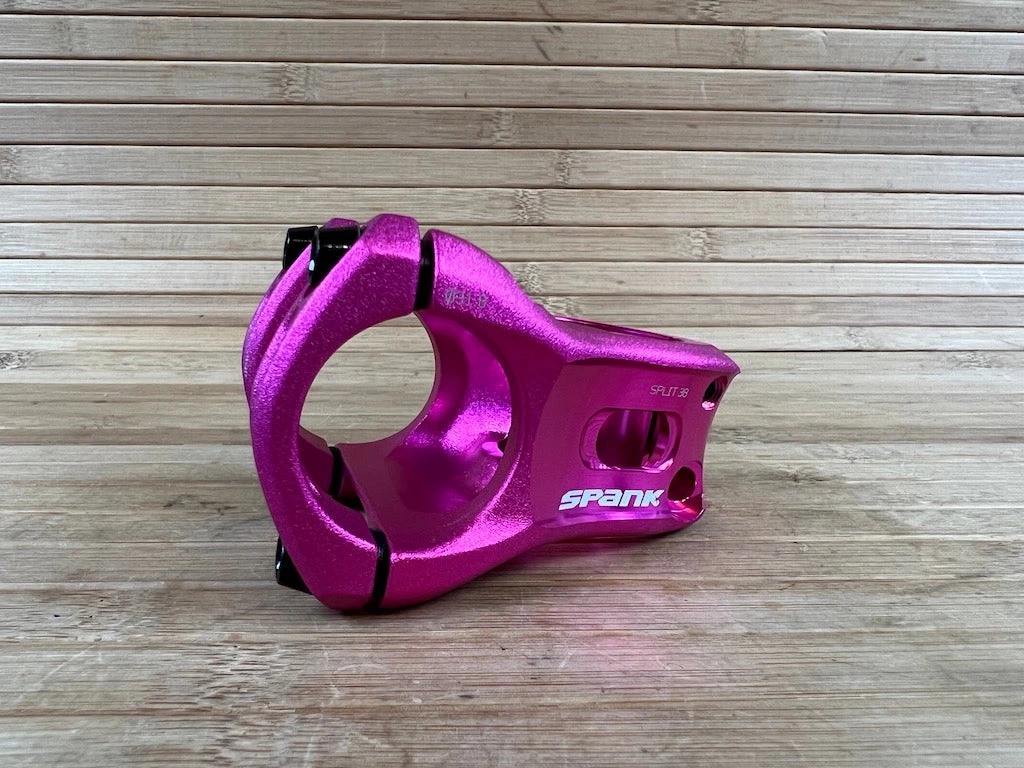 Spank Split Stem / Vorbau Pink 31,8mm / 38mm 5 Spank Split Stem / Vorbau Pink 31,8mm / 38mm – Bild 3