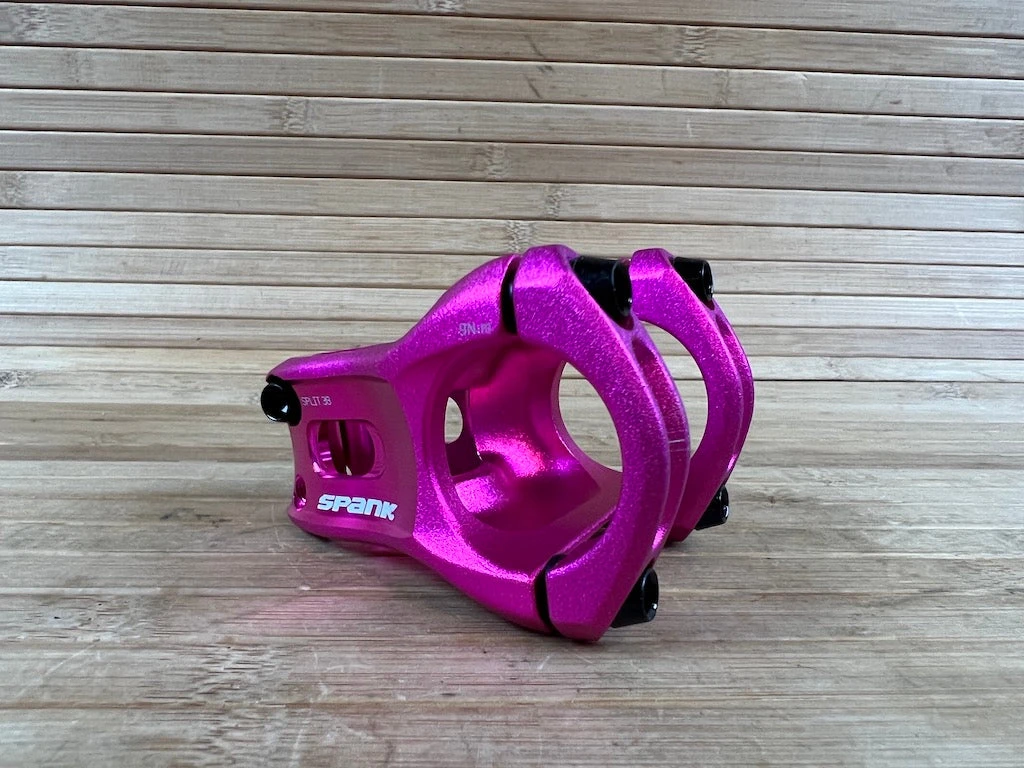 Spank Split Stem / Vorbau Pink 31,8mm / 38mm 7 Spank Split Stem / Vorbau Pink 31,8mm / 38mm – Bild 5