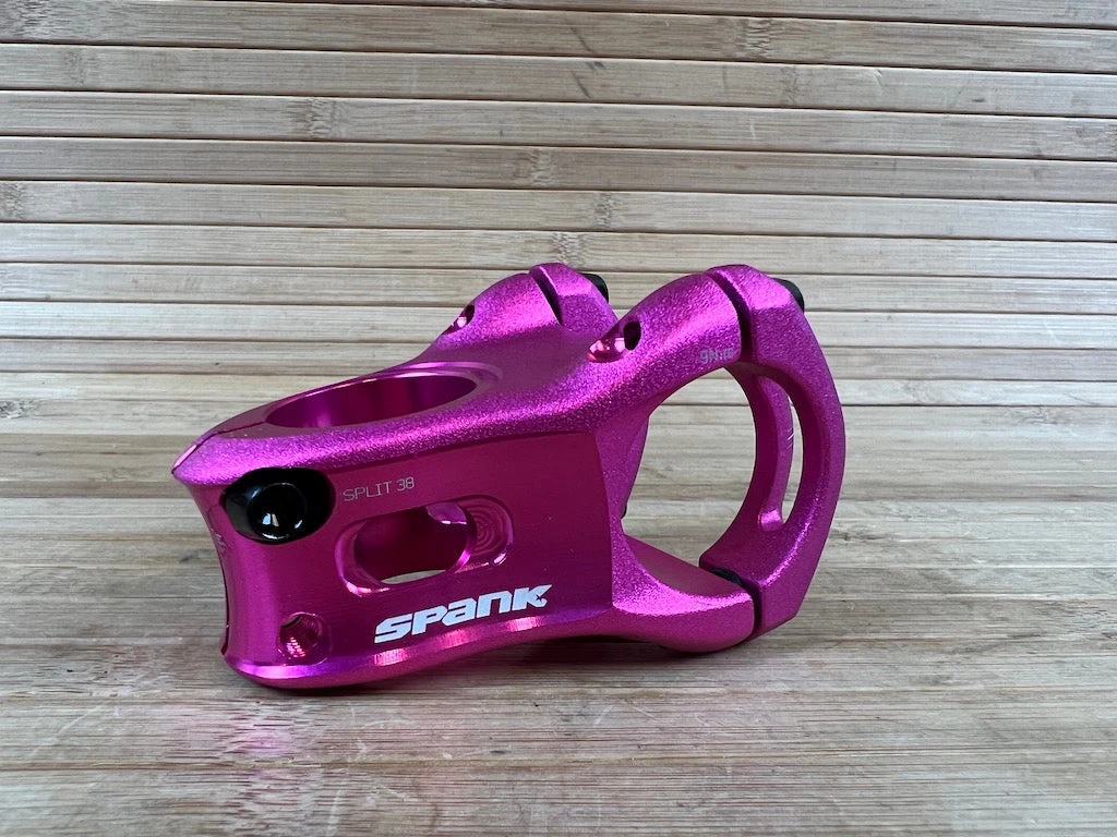 Spank Split Stem / Vorbau Pink 31,8mm / 38mm 8 Spank Split Stem / Vorbau Pink 31,8mm / 38mm – Bild 6