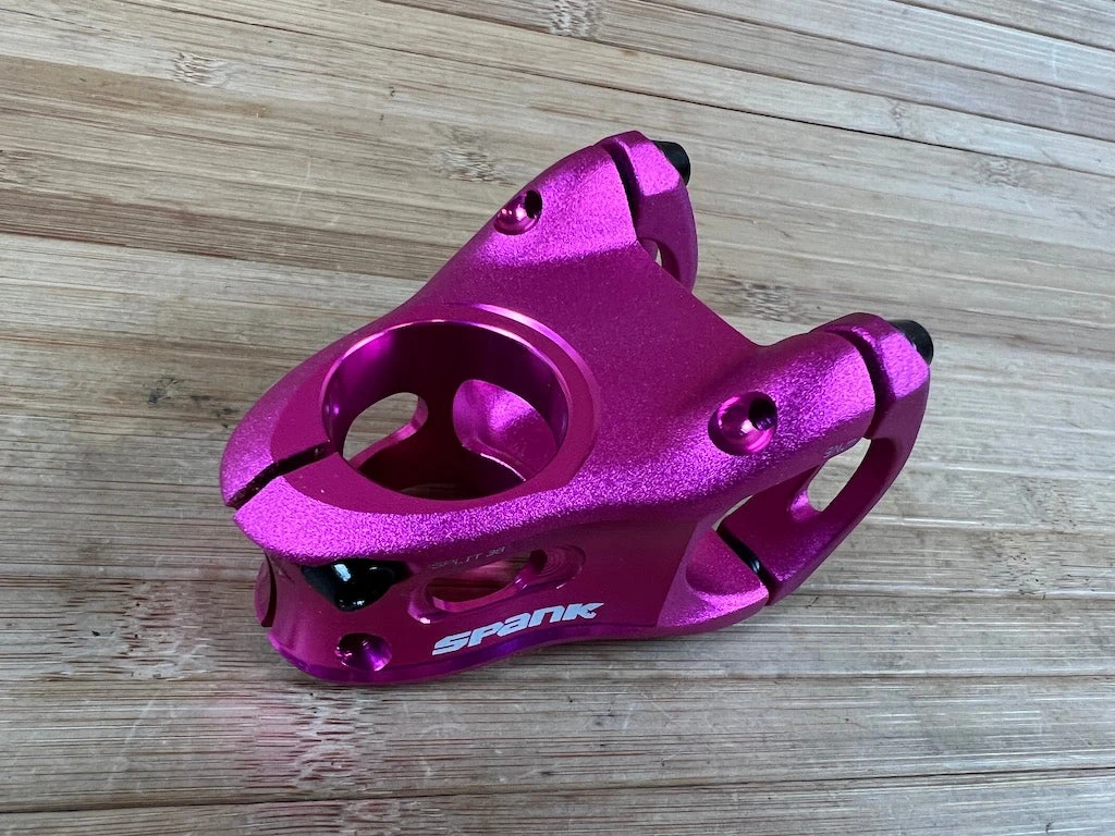 Spank Split Stem / Vorbau Pink 31,8mm / 38mm 9 Spank Split Stem / Vorbau Pink 31,8mm / 38mm – Bild 7