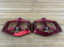 Spank Spike Reboot Pedale / Plattformpedale Red -Reverse Verkäufe IMG 5963 e7a661bd 35b7 4a52 8c70 438b380a2db3