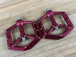 Spank Spike Reboot Pedale / Plattformpedale Red -Reverse Verkäufe IMG 5964 92105256 b2f4 4fd6 b918 156158de66fa