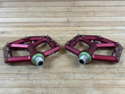 Spank Spike Reboot Pedale / Plattformpedale Red -Reverse Verkäufe IMG 5965 07eaf839 4d41 4896 915a 17e58044cebb