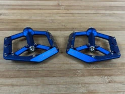 Spank Spike Reboot Pedale / Plattformpedale Blue -Reverse Verkäufe IMG 5971 6625bc10 b296 461b a600 46f641e36796