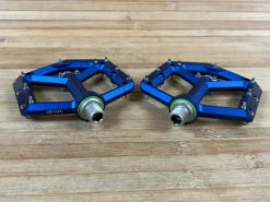 Spank Spike Reboot Pedale / Plattformpedale Blue -Reverse Verkäufe IMG 5972 334023d6 1245 4218 b75e f128e1a07d68