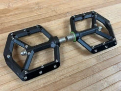 Spank Spike Reboot Pedale / Plattformpedale Black -Reverse Verkäufe IMG 5977 f11a05a9 0501 41f8 8e99 6240130eab9f