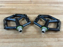 Spank Spike Reboot Pedale / Plattformpedale Black -Reverse Verkäufe IMG 5979 aac9ef3d eed4 4d18 bd9a 3ef0f4345e2d