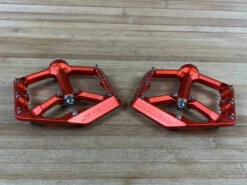 Spank Oozy Trail Reboot Pedale / Plattformpedale Orange 13 Spank Oozy Trail Reboot Pedale / Plattformpedale Orange -Reverse Verkäufe IMG 5985 b5d1da2f dc25 47d3 9d4c 6cf0342d1b95