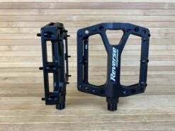 Reverse Components Black One Plattformpedale / Pedale Schwarz 10 Reverse Components Black One Plattformpedale / Pedale Schwarz -Reverse Verkäufe IMG 6036