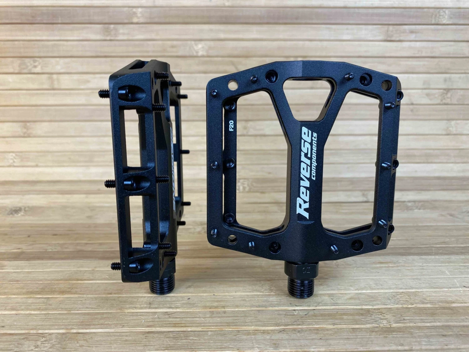 Reverse Components Black One Plattformpedale / Pedale Schwarz 6 Reverse Components Black One Plattformpedale / Pedale Schwarz – Bild 4