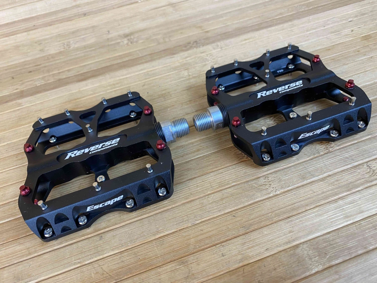 Reverse Components Escape Plattformpedale / Pedale Schwarz 4 Reverse Components Escape Plattformpedale / Pedale Schwarz – Bild 2
