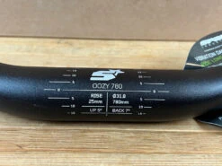 Spank Oozy 780 Vibrocore Lenker Black/red 25mm -Reverse Verkäufe IMG 6040 4827f339 eb86 4f96 85d1 ece2a196e50a