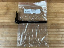 FOX Achse 2020 110x15mm Boost Schwarz Axle Schnellspanner