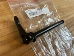 FOX Achse 2020 110x15mm Boost Schwarz Axle Schnellspanner -Reverse Verkäufe IMG 6096 5b815fed bd19 43ae 9b0e b91cb6473d79