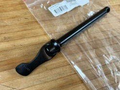 FOX Achse 2020 110x15mm Boost Schwarz Axle Schnellspanner -Reverse Verkäufe IMG 6098 334acaa2 6441 476b 89e8 ed22f44a174e