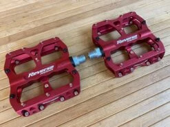 Reverse Components Escape Plattformpedale / Pedale Rot -Reverse Verkäufe IMG 6108 3d0f4742 8ad8 4989 9bde f2f3019f3dfa