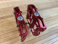 Reverse Components Escape Plattformpedale / Pedale Rot -Reverse Verkäufe IMG 6109 422ad309 936a 45cc bd29 549a5e0b11ca