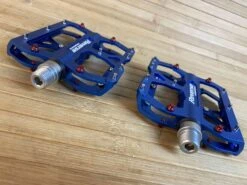 Reverse Components Escape Plattformpedale / Pedale Dunkelblau -Reverse Verkäufe IMG 6119