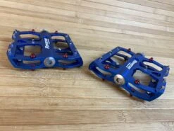 Reverse Components Escape Plattformpedale / Pedale Dunkelblau -Reverse Verkäufe IMG 6120