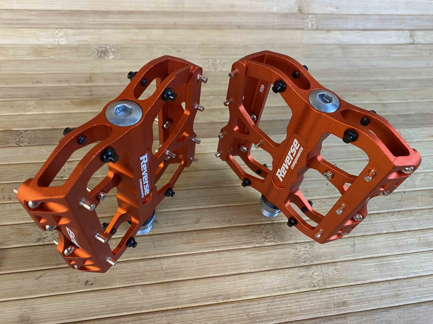 Reverse Components Escape Plattformpedale / Pedale Orange 5 Reverse Components Escape Plattformpedale / Pedale Orange – Bild 3