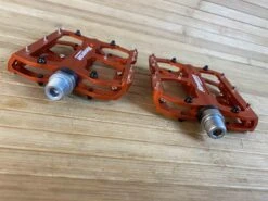 Reverse Components Escape Plattformpedale / Pedale Orange 9 Reverse Components Escape Plattformpedale / Pedale Orange -Reverse Verkäufe IMG 6124