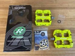 Reverse Components Escape Plattformpedale / Pedale Neongelb