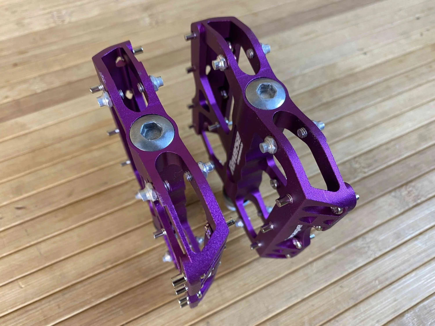 Reverse Components Escape Plattformpedale / Pedale Lila 5 Reverse Components Escape Plattformpedale / Pedale Lila – Bild 3