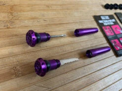 Muc-Off Stealth Tubeless Puncture Plug Set Purple -Reverse Verkäufe IMG 6137 4b9f1c56 2ca0 4731 a1f1 94fd21c39d99
