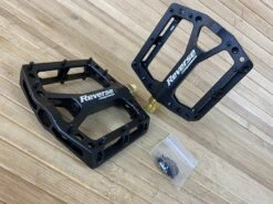 Reverse Components Black One Titanium Plattformpedale / Pedale Schwarz -Reverse Verkäufe IMG 6139