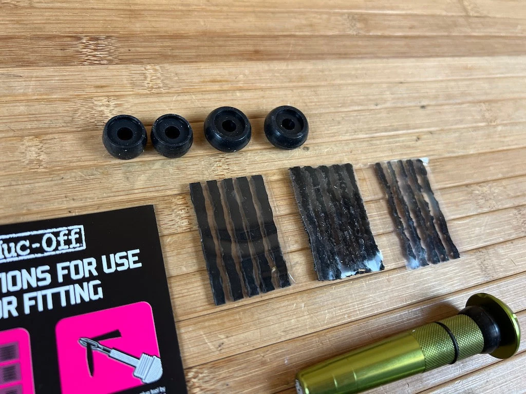 Muc-Off Stealth Tubeless Puncture Plug Set Green 4 Muc-Off Stealth Tubeless Puncture Plug Set Green – Bild 2