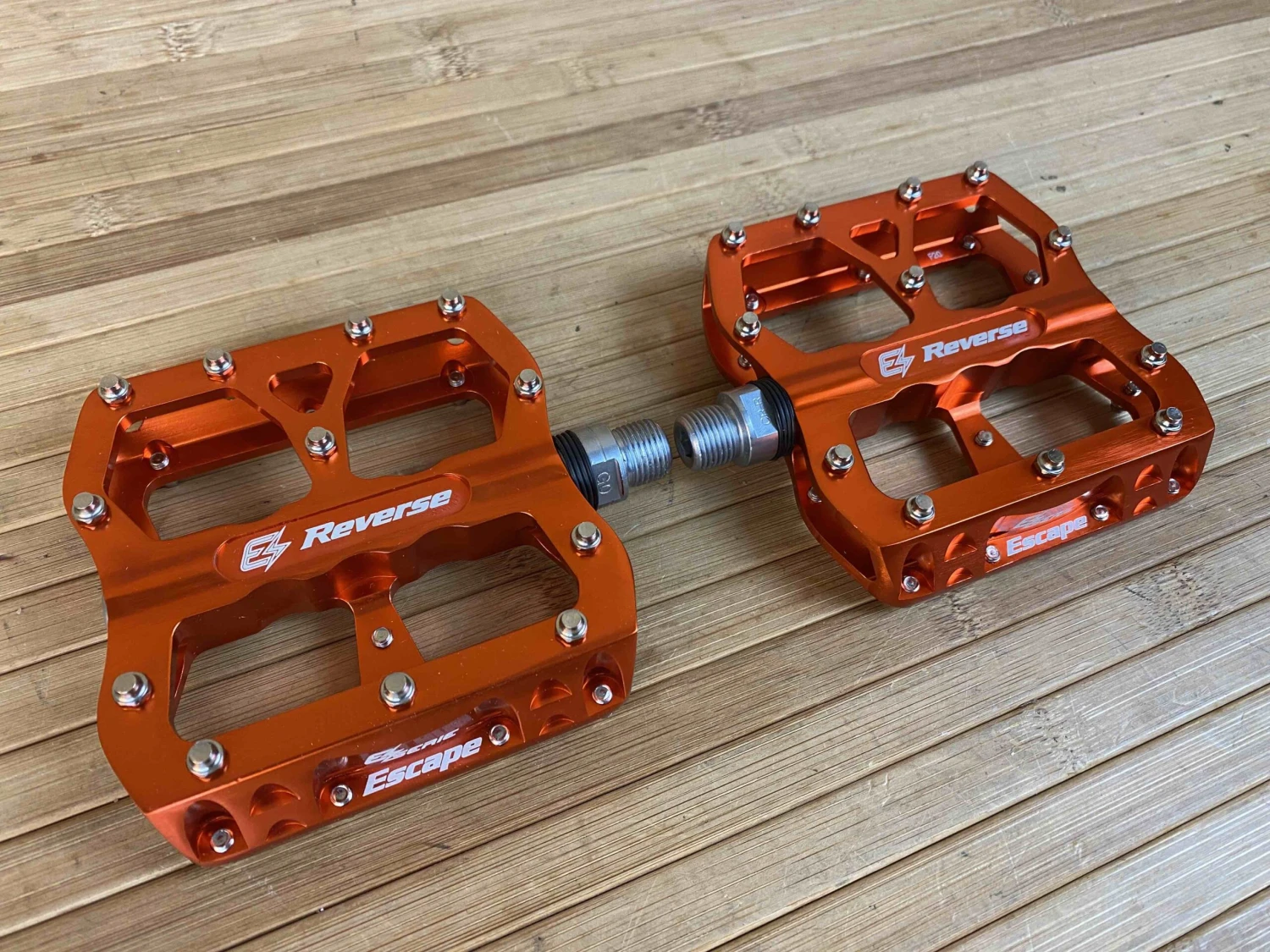 Reverse Components E-Escape Plattformpedale / Pedale Orange 4 Reverse Components E-Escape Plattformpedale / Pedale Orange – Bild 2