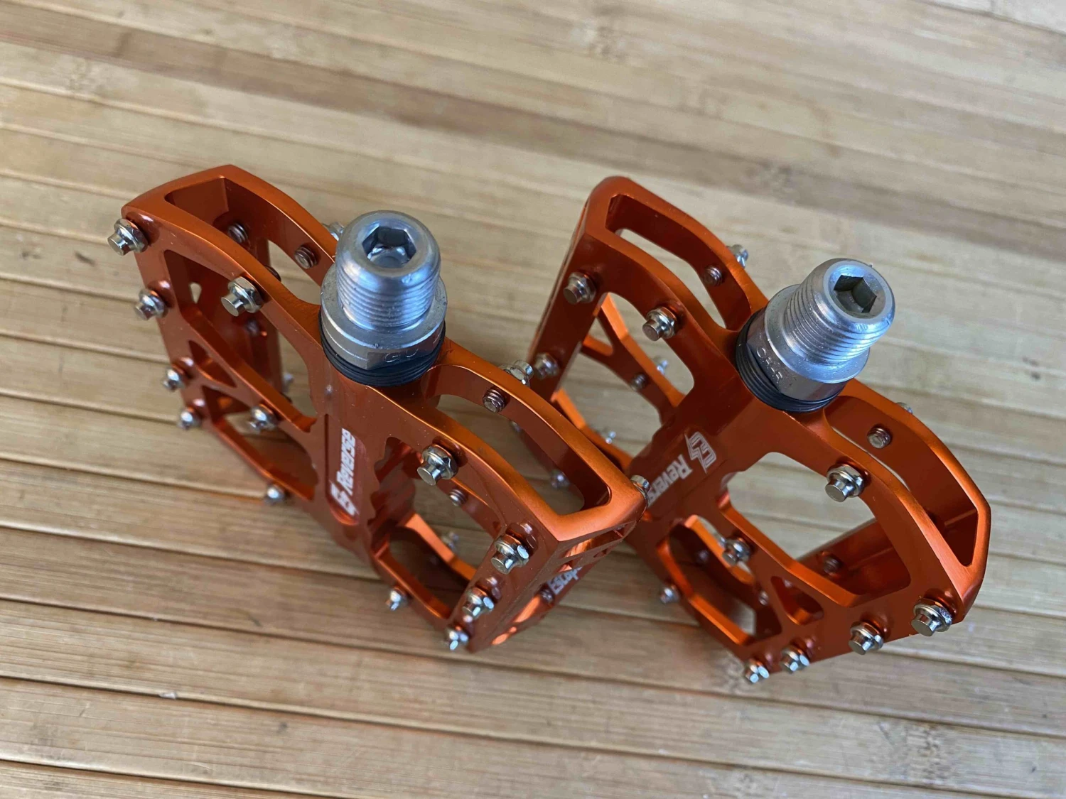 Reverse Components E-Escape Plattformpedale / Pedale Orange 6 Reverse Components E-Escape Plattformpedale / Pedale Orange – Bild 4