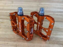 Reverse Components E-Escape Plattformpedale / Pedale Orange 13 Reverse Components E-Escape Plattformpedale / Pedale Orange -Reverse Verkäufe IMG 6146