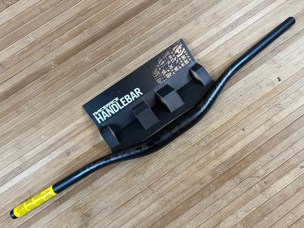 Race Face Turbine R Lenker Black 800mm / 35mm / 35mm Rise 3 Race Face Turbine R Lenker Black 800mm / 35mm / 35mm Rise