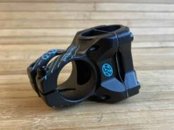 Reverse Black-One D-2 35mm Ø31,8 & Ø35mm Vorbau 14 Reverse Black-One D-2 35mm Ø31,8 & Ø35mm Vorbau -Reverse Verkäufe IMG 6388