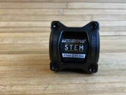 Reverse Black-One D-2 35mm Ø31,8 & Ø35mm Vorbau 15 Reverse Black-One D-2 35mm Ø31,8 & Ø35mm Vorbau -Reverse Verkäufe IMG 6403