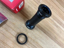 SRAM DUB BSA 83mm Cannondale Innenlager -Reverse Verkäufe IMG 6423 3db73e90 248a 4d2e 9873 3f8faa091d46