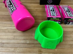 Muc-Off Muc Off Bottle For Life Bundle (incl. 4 X Punk Powder) Reiniger 13 Muc-Off Muc Off Bottle For Life Bundle (incl. 4 X Punk Powder) Reiniger -Reverse Verkäufe IMG 6435 3fafb7b0 e8a3 45fc 8aee 5dd0a75e428d