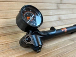 Fox Dämpferpumpe / Gabelpumpe 350PSI Schwarz -Reverse Verkäufe IMG 6583 edd988c6 511b 47fa 9b42 1260b72fb1e4