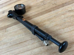 Fox Dämpferpumpe / Gabelpumpe 350PSI Schwarz -Reverse Verkäufe IMG 6585 07d946a9 ad61 488b 878d 6d60652445d4